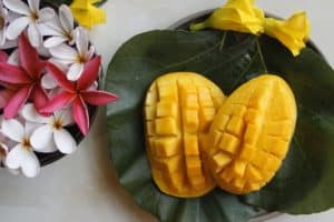 how to eat a mango